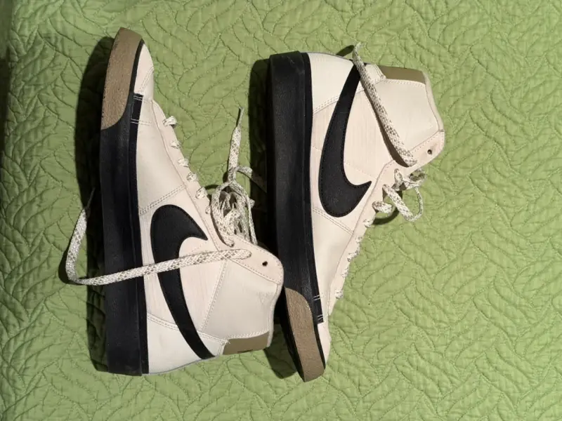 Zapatillas altas blancas y negras Nike - 1