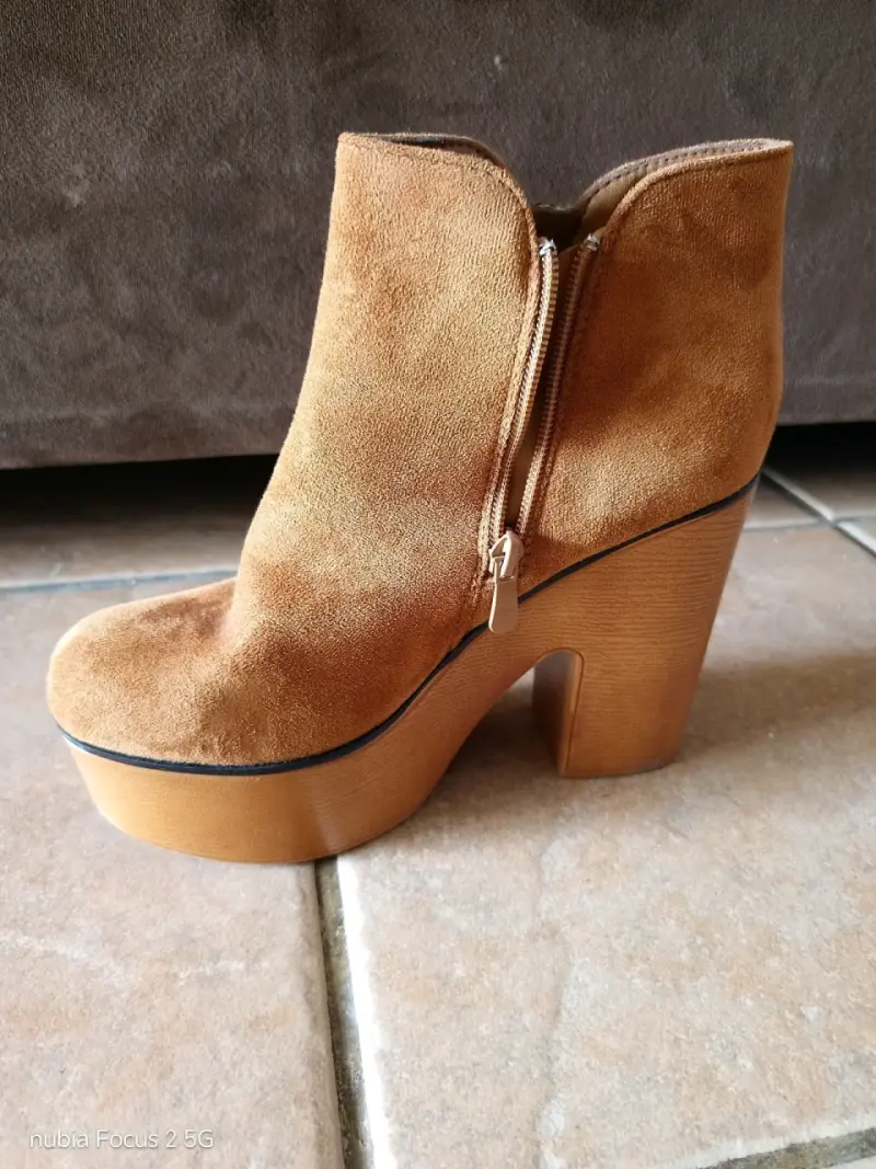 Botines de plataforma camel con cierre lateral - 2