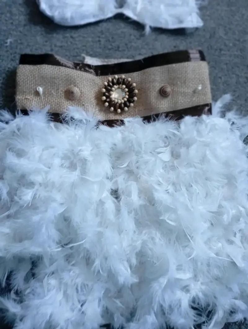 Disfraz de carnaval con plumas blancas - 2