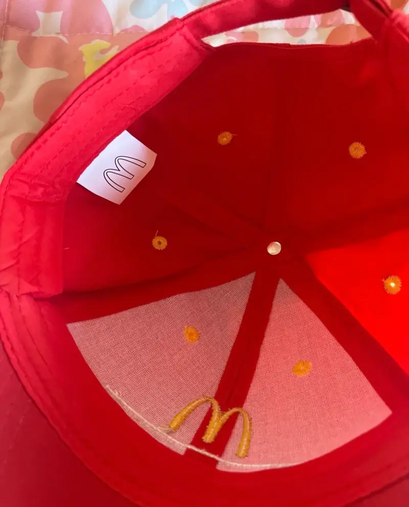 Gorra roja McDonald's Friends edición especial - 2