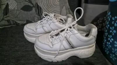 Zapatillas deportivas blancas con plataforma - miniatura 2