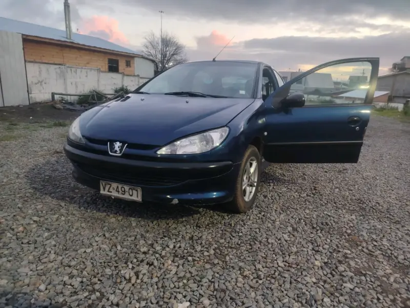 Peugeot 206 azul en buen estado - 1
