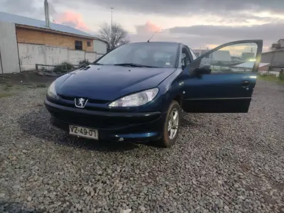 Peugeot 206 azul en buen estado - miniatura 1