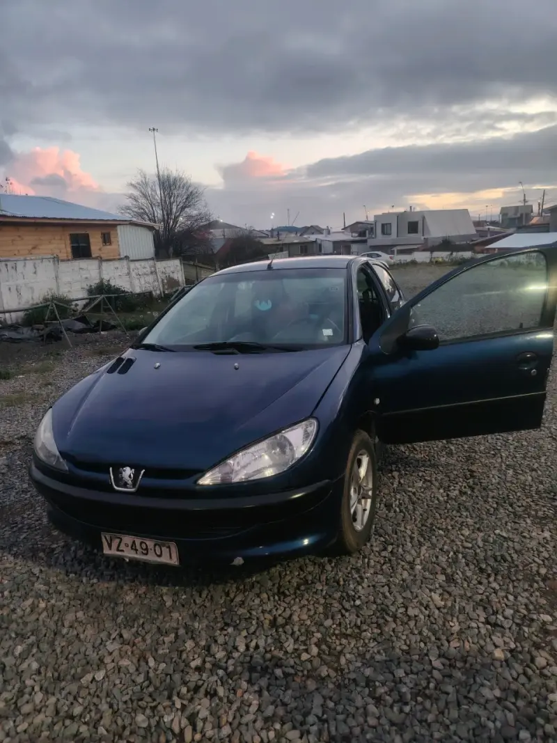 Peugeot 206 azul en buen estado - 3