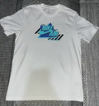 Polera Nike Air blanca con diseño gráfico - miniatura 1