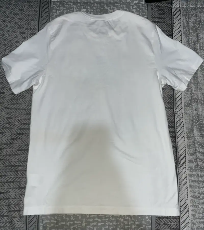 Polera Nike Air blanca con diseño gráfico - 2