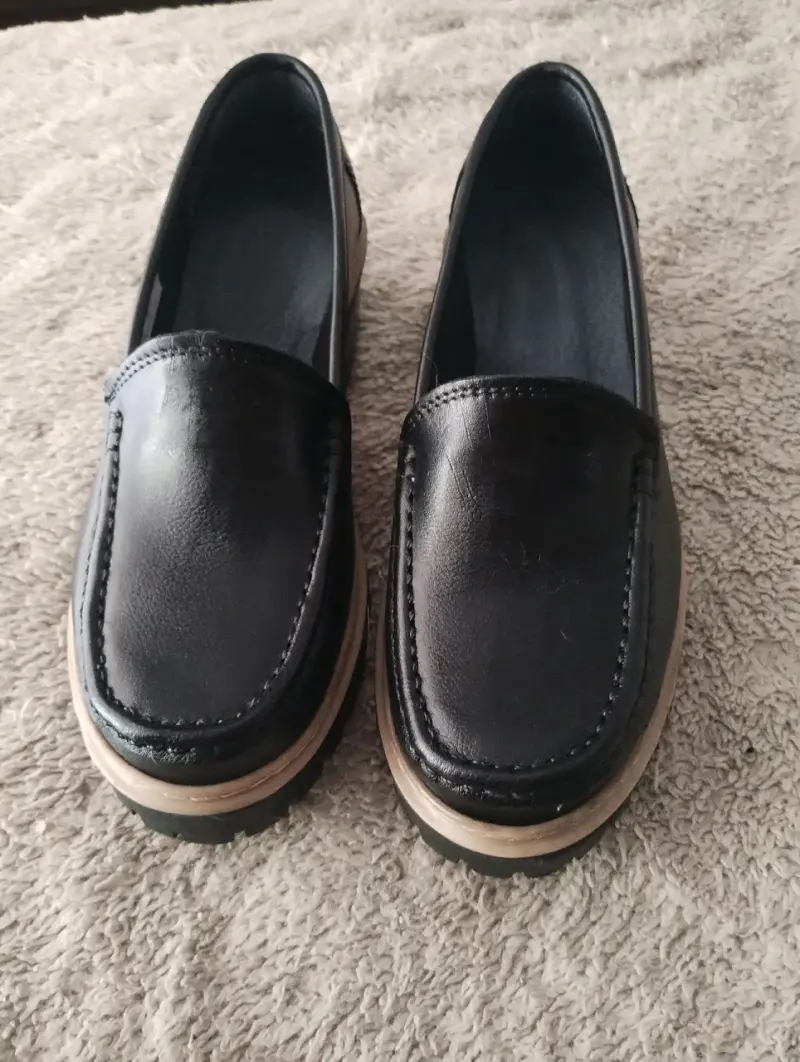 Zapatos mocasines de cuero negro para mujer - 1