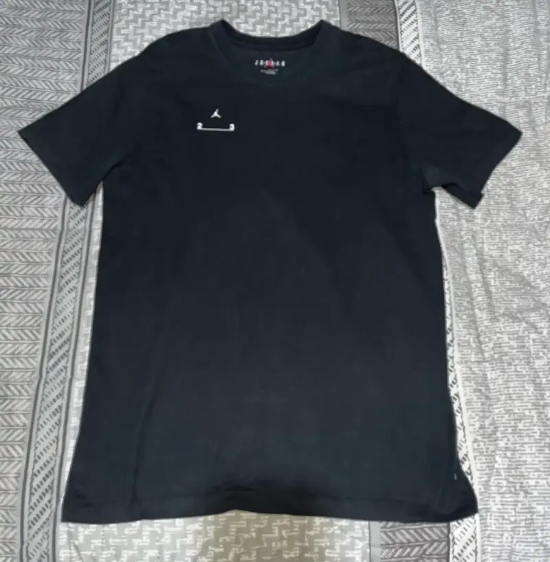 Polera negra Jordan talla L - 1