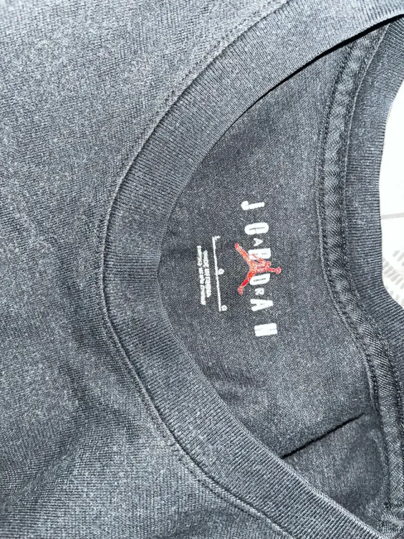 Polera negra Jordan talla L - 3