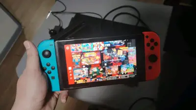 Consola portátil Nintendo Switch con juegos - miniatura 1