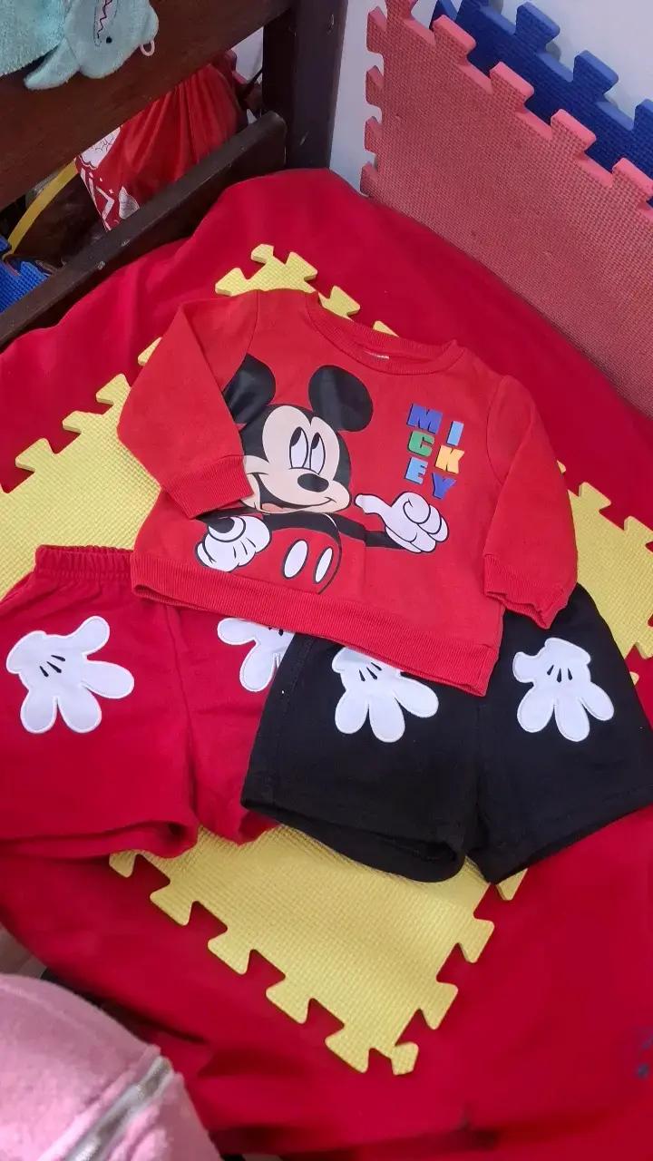 Conjunto infantil Mickey Mouse rojo y negro - 1