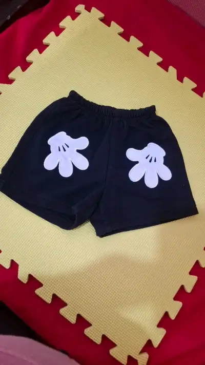Conjunto infantil Mickey Mouse rojo y negro - miniatura 4
