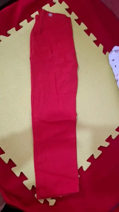 Conjunto infantil camisa estampada y pantalón rojo - miniatura 2