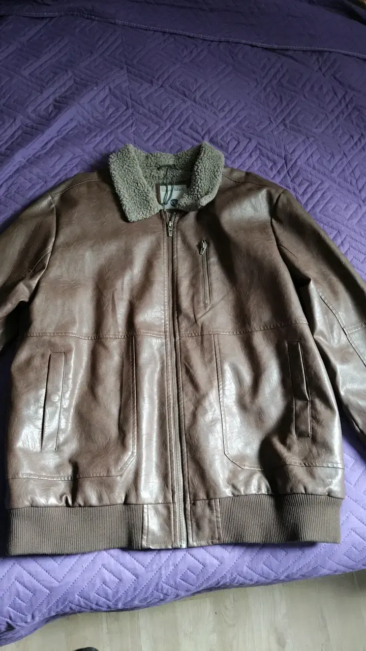Chaqueta de cuero marrón con cuello de lana - 3