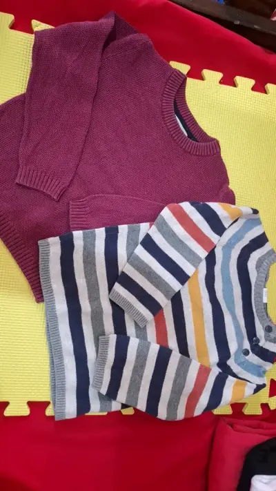 Conjunto de chalecos para niños a rayas y liso - miniatura 1