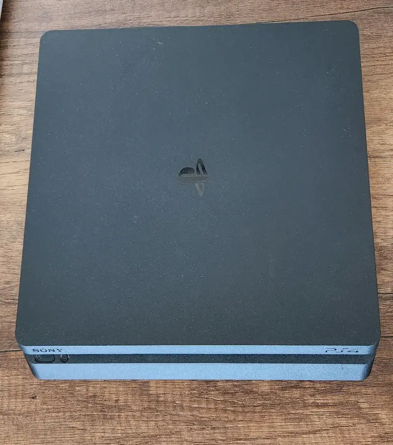 PS4 Slim 1TB + 2 controles + 4 juegos - 2