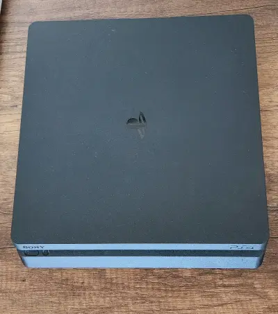 PS4 Slim 1TB + 2 controles + 4 juegos - miniatura 2