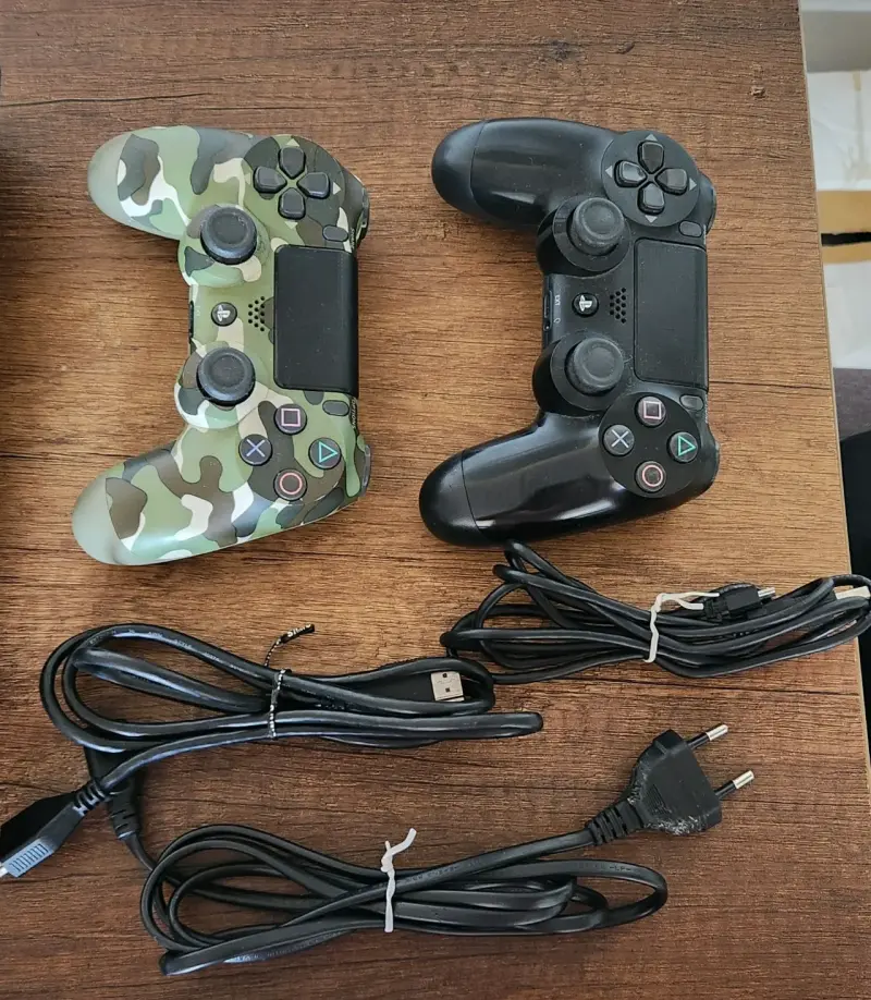 PS4 Slim 1TB + 2 controles + 4 juegos - 3