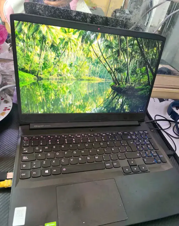 Laptop Lenovo Ideapad Gaming con AMD Ryzen5 Rtx - 2