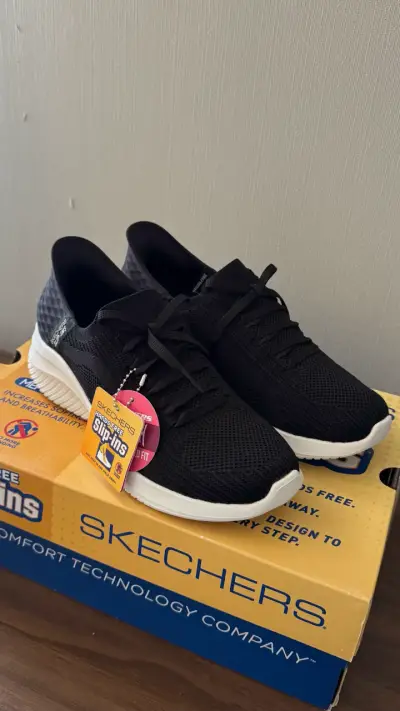 Zapatillas Skechers negras Slip-ins nuevas - miniatura 1