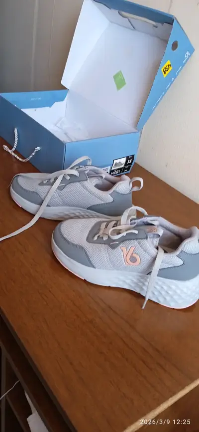 Zapatillas deportivas grises talla 35 - miniatura 1