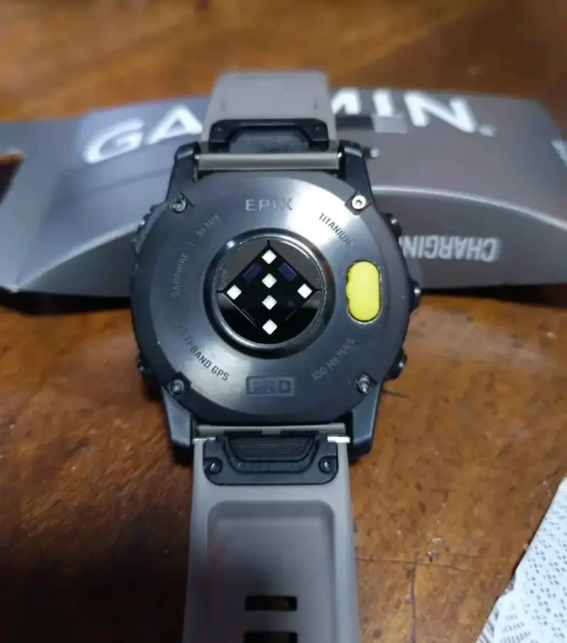 Reloj inteligente Garmin con GPS y altímetro - 2