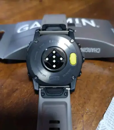 Reloj inteligente Garmin con GPS y altímetro - miniatura 2