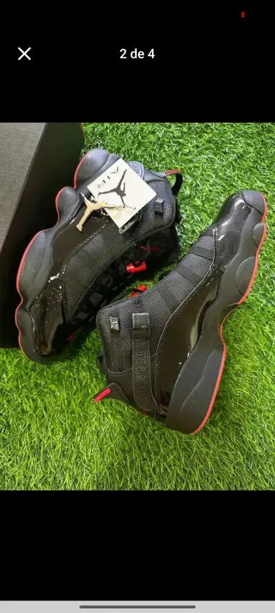 Zapatillas Air Jordan negras y rojas - miniatura 1