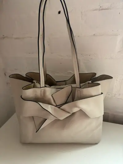 Bolso tote beige con detalle de lazo - miniatura 1