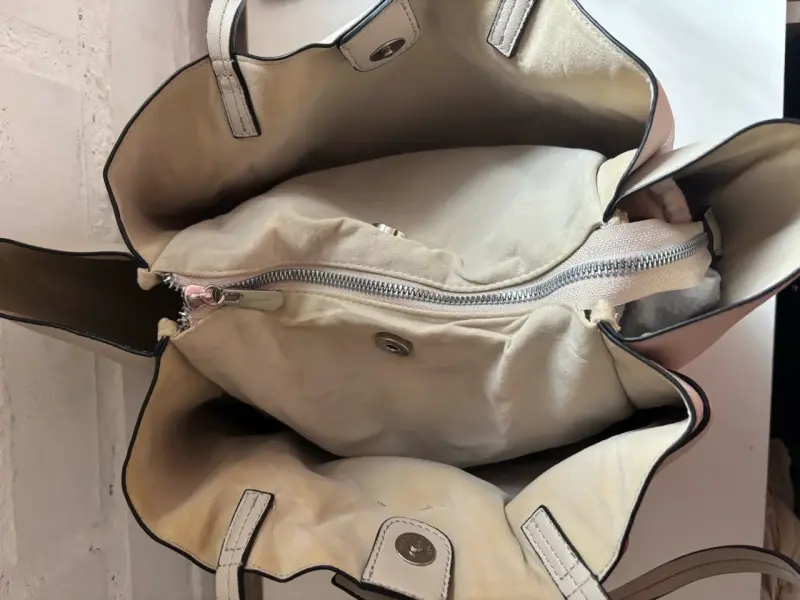 Bolso tote beige con detalle de lazo - 2