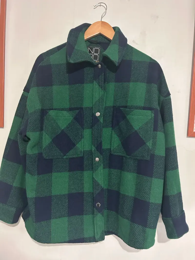 Chaqueta de franela a cuadros verde y negro