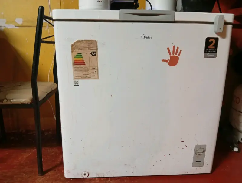 Congelador Midea blanco en buen estado - 1