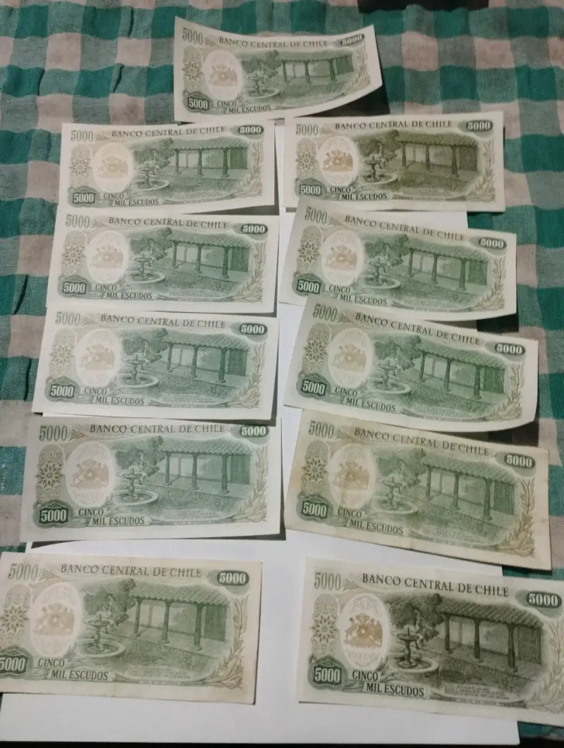 Billetes antiguos de 5000 escudos chilenos - 1