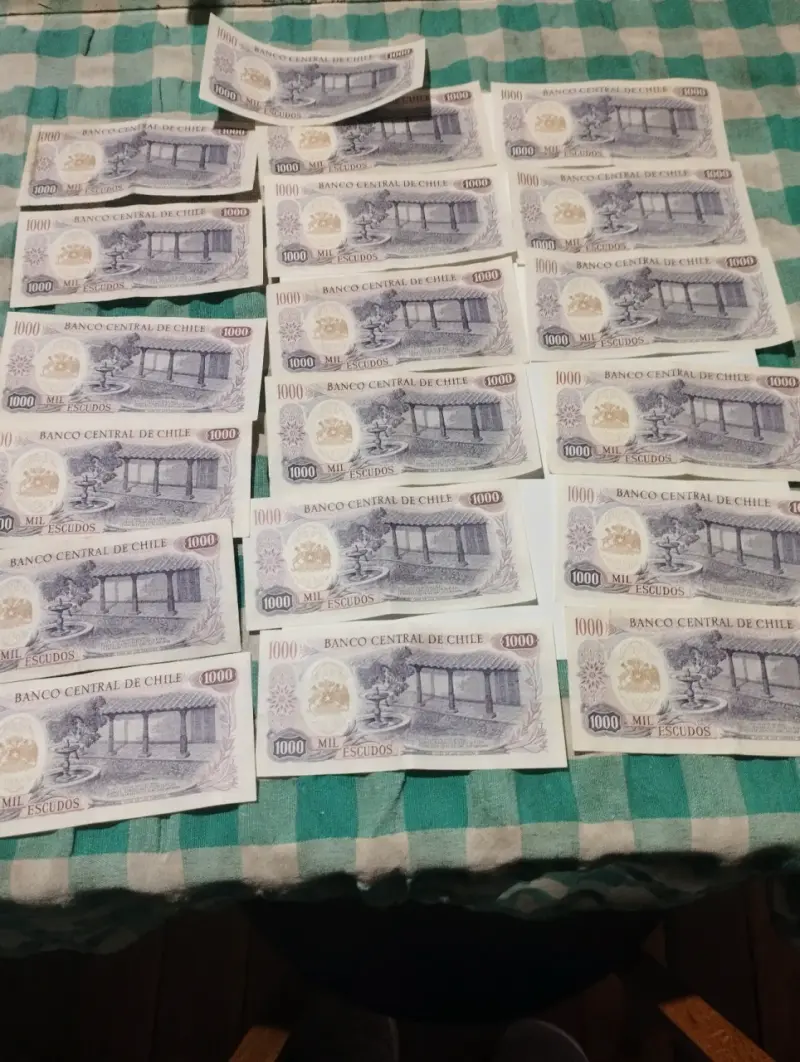 Billetes antiguos de 5000 escudos chilenos - 3