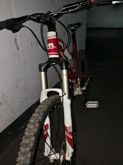 Bicicleta de montaña Mongoose con suspensión - miniatura 1