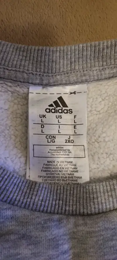Polerón gris Adidas con logo y rayas - miniatura 2