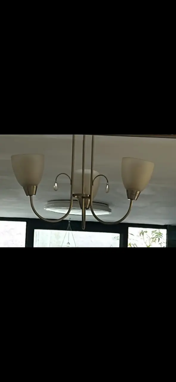Lámpara de techo de metal con tres luces