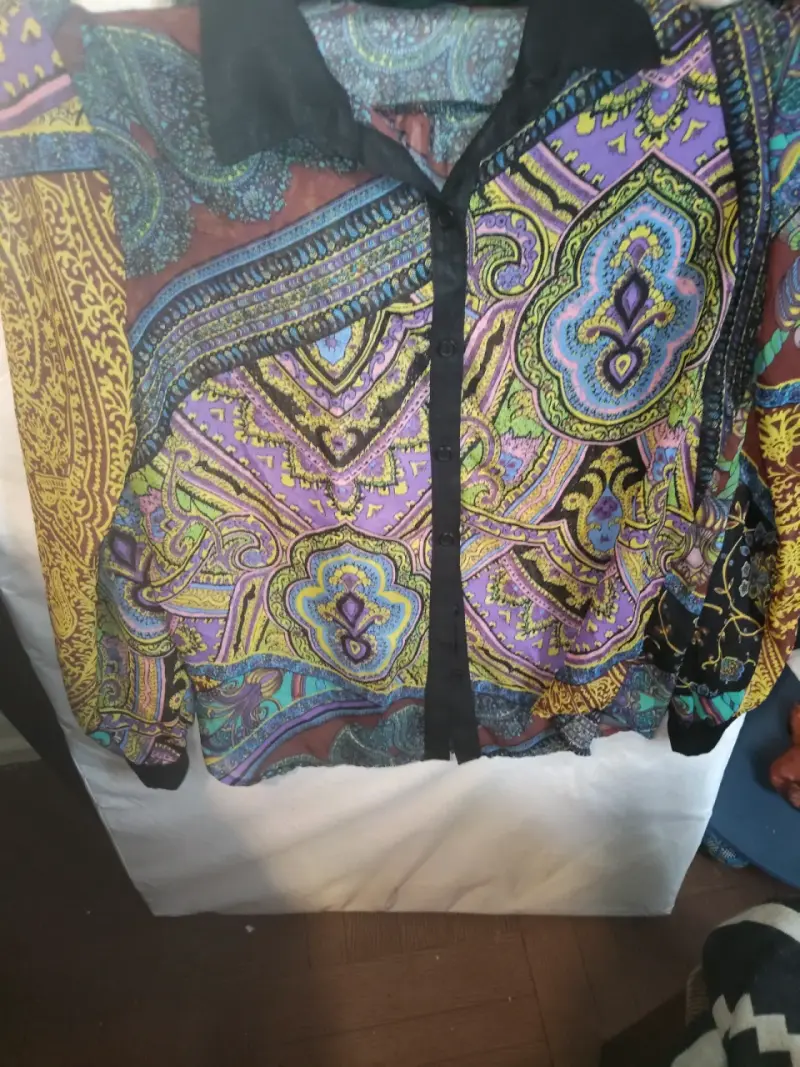 Blusa estampada multicolor de manga larga - 1