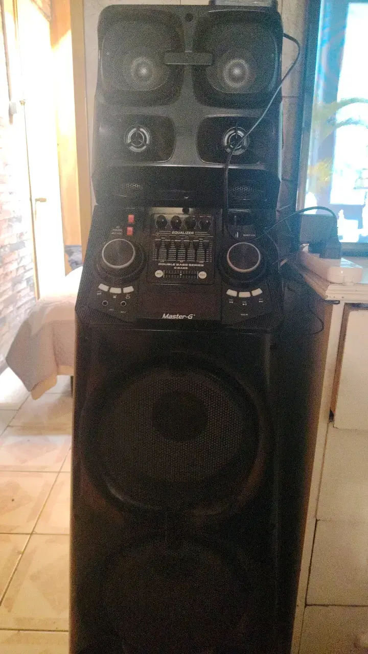 Torre de sonido Master-G con ecualizador