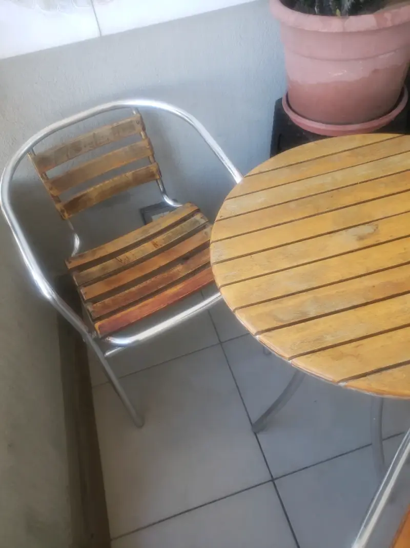 Juego de terraza con mesa y sillas de madera + coj - 4
