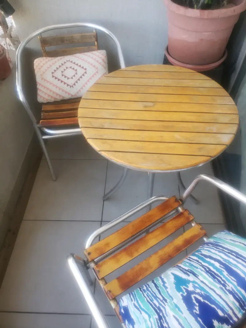 Juego de terraza con mesa y sillas de madera + coj - 6