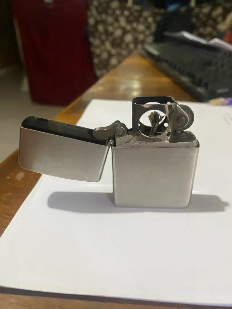 Encendedor metálico tipo Zippo clásico - 1