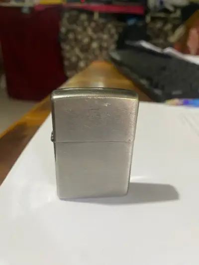 Encendedor metálico tipo Zippo clásico - miniatura 2