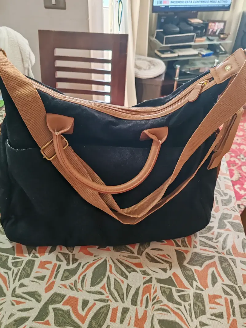 Bolso de tela negro con detalles de cuero - 2