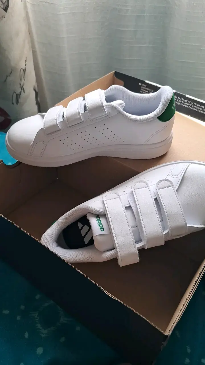 Zapatillas blancas Adidas con velcro