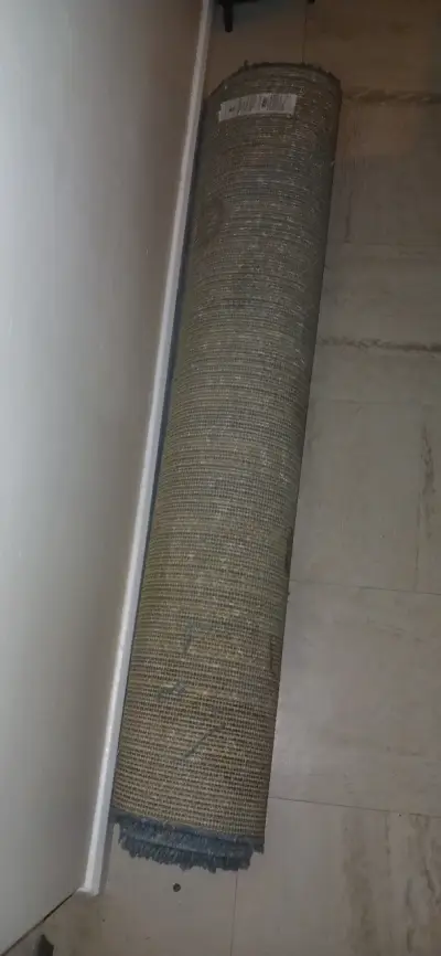 Alfombra azul ocuro - miniatura 3