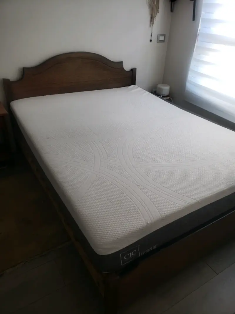 Cama matrimonial de madera con colchón - 3