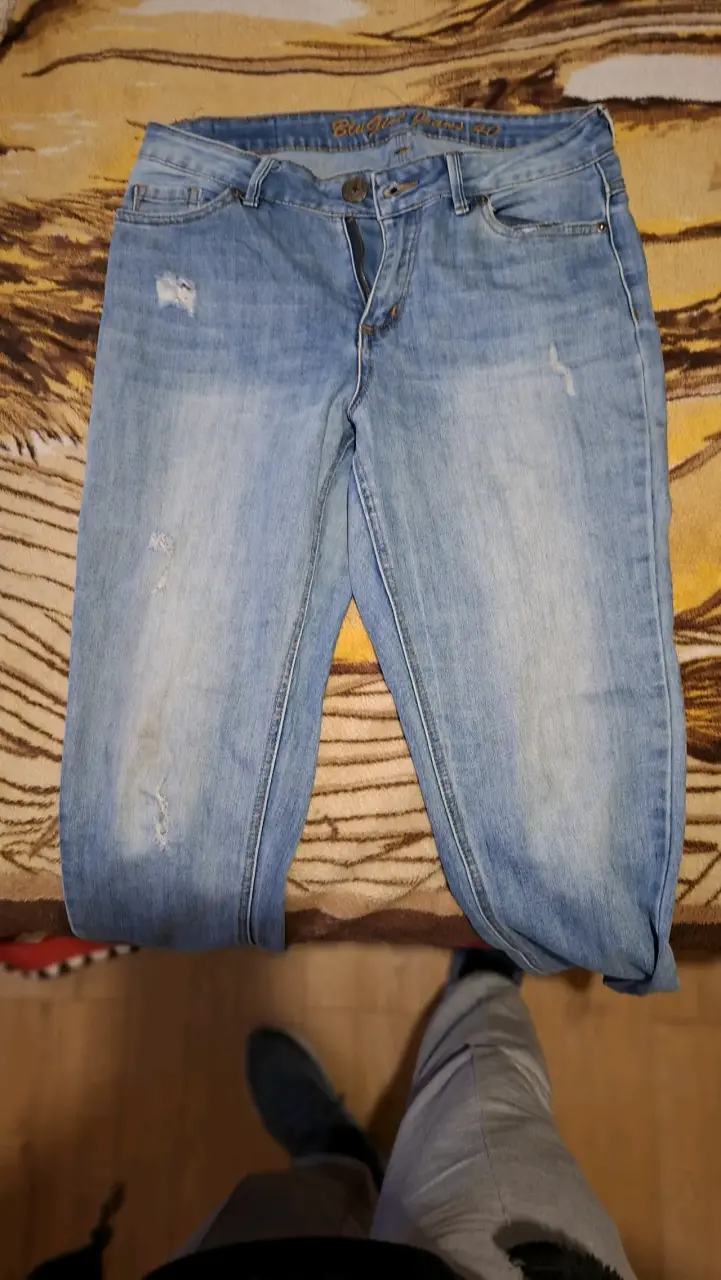 Jeans azules BluGirl con diseño desgastado - 3