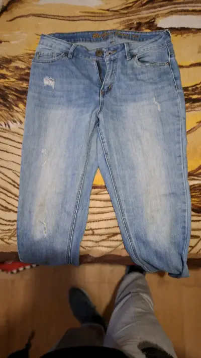 Jeans azules BluGirl con diseño desgastado - miniatura 3