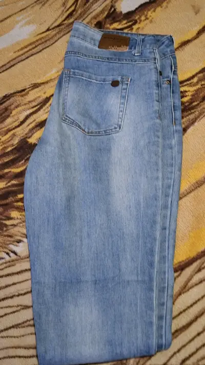 Jeans azules BluGirl con diseño desgastado - miniatura 4